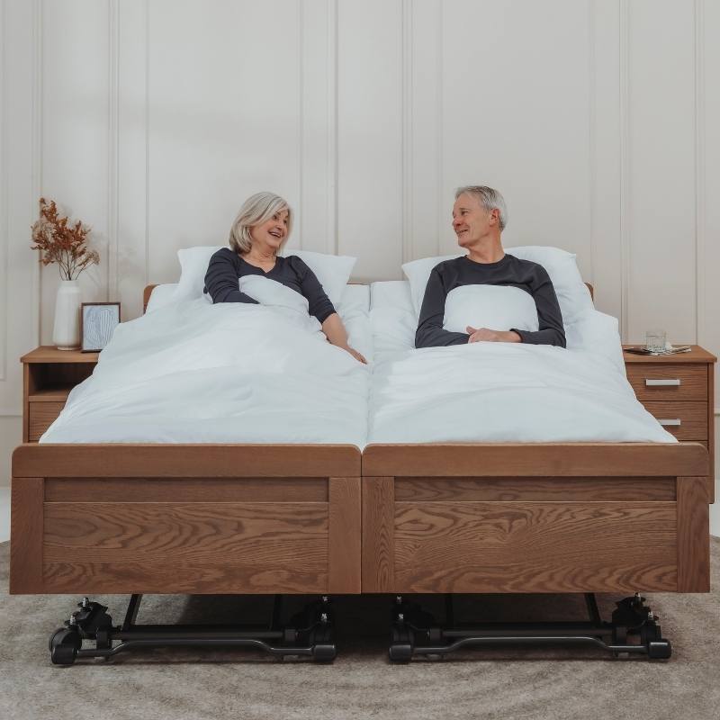 Solide houten ledikant elektrisch verstelbaar